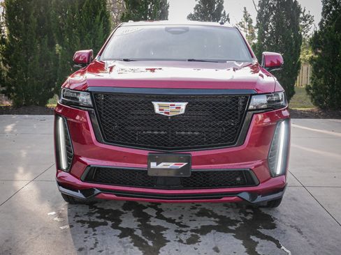 Used 2023 Cadillac Escalade ESV V image 3