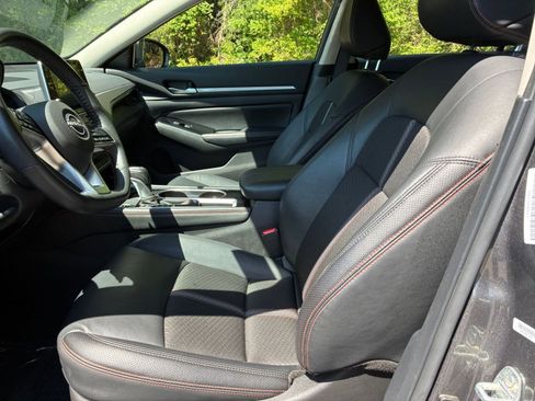 Used 2025 Nissan Altima 2.5 SR FWD image 29