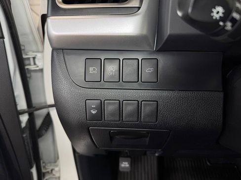 Used 2019 Toyota Highlander XLE AWD/4WD image 18