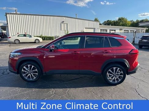 Used 2023 Toyota Corolla Cross XLE image 9