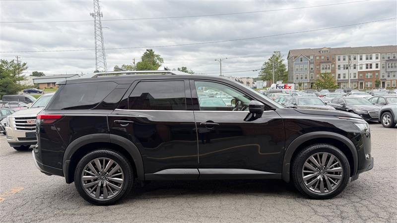 Used 2023 Nissan Pathfinder 4WD SL w/ SL Premium Package image 3