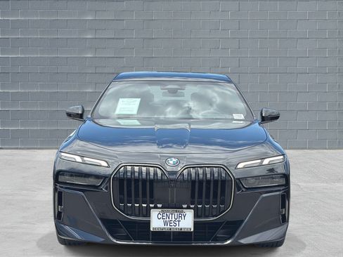 Used 2026 BMW 750e xDrive AWD/4WD image 2