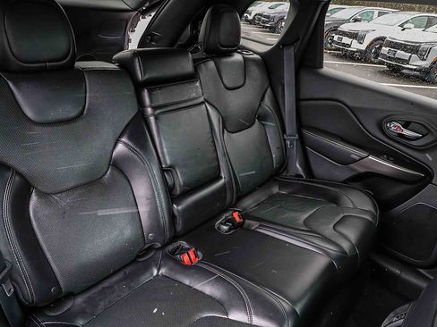 Used 2019 Jeep Cherokee Limited image 25