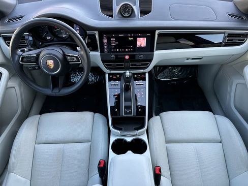 Certified 2025 Porsche Macan image 6
