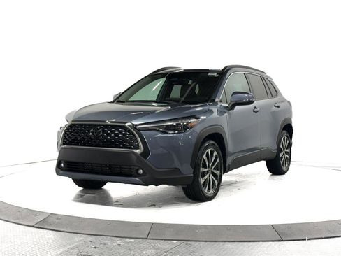 Certified 2024 Toyota Corolla Cross XLE image 3
