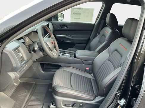 New 2026 Nissan Pathfinder SV image 10