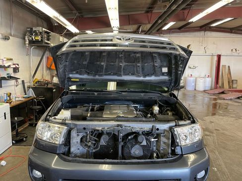 Used 2010 Toyota Sequoia Platinum AWD/4WD image 41