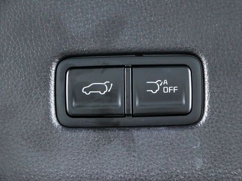 Used 2024 Kia Carnival EX FWD image 31