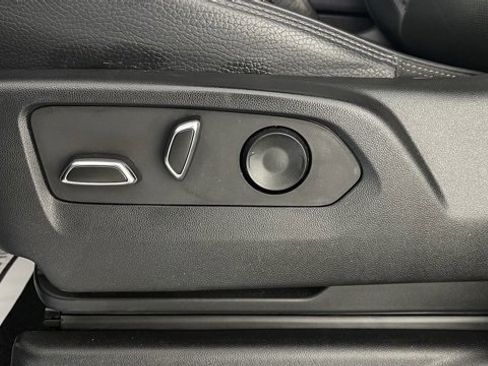 Used 2022 GMC Yukon XL Denali image 36