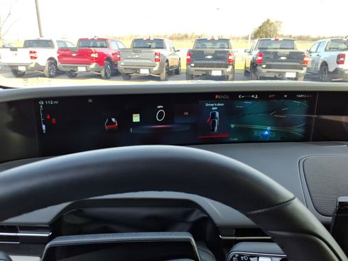 Used 2025 Lincoln Nautilus Reserve image 17