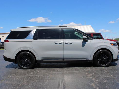 Used 2024 Kia Carnival SX Prestige FWD image 3