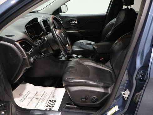 Used 2020 Jeep Cherokee Limited image 10