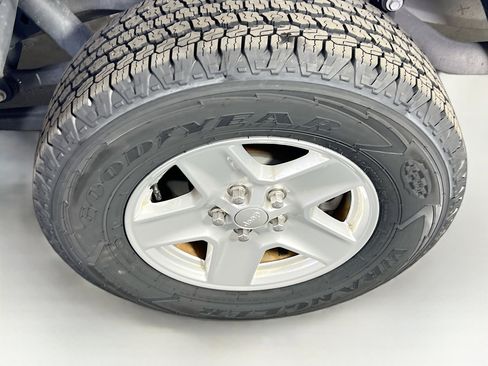 Used 2023 Jeep Gladiator Sport image 28