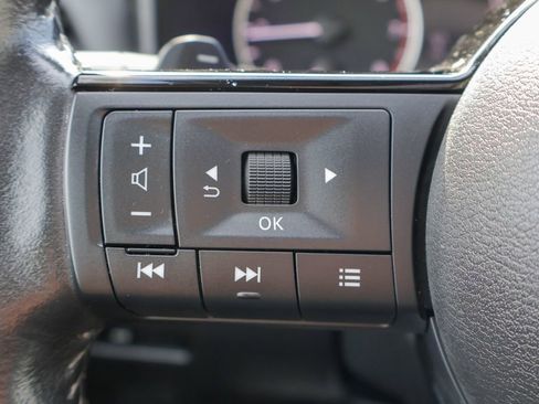 Used 2023 Nissan Rogue SL image 13