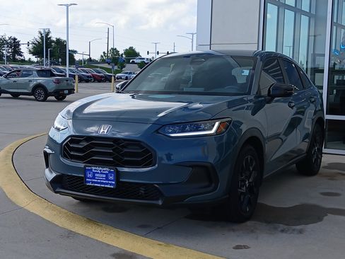 Used 2023 Honda HR-V Sport image 3