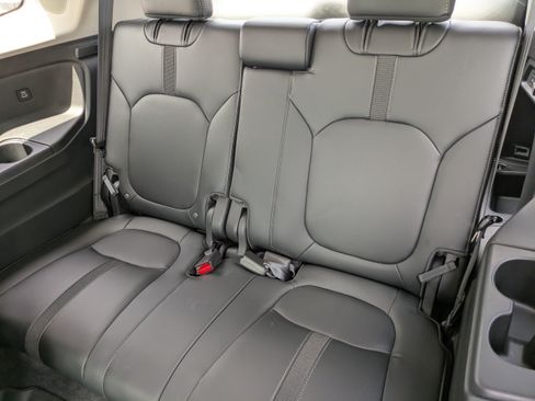 Used 2023 Honda Pilot Touring image 13