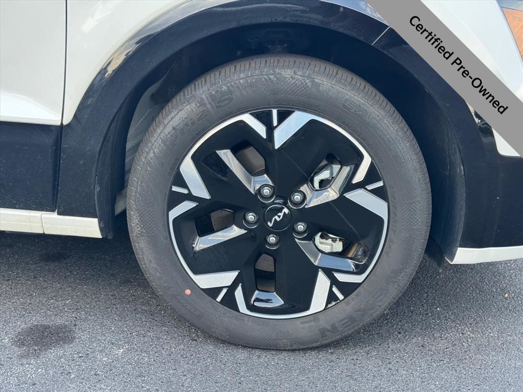 Certified 2024 Kia Niro Wave FWD image 9