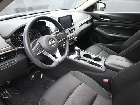 Used 2025 Nissan Altima 2.5 SV FWD image 19