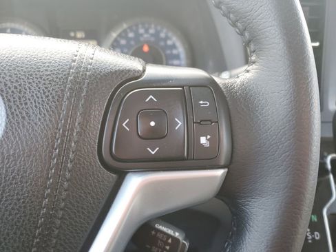 Used 2015 Toyota Sienna XLE image 13