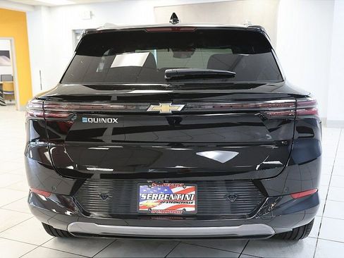 New 2025 Chevrolet Equinox EV LT image 10