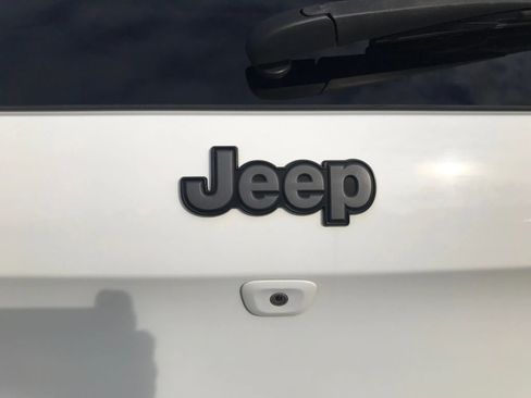 Used 2016 Jeep Cherokee Trailhawk w/ Comfort/Convenience Group image 40