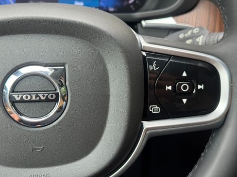 Used 2023 Volvo XC60 B5 Ultimate w/ Climate Package FWD image 24