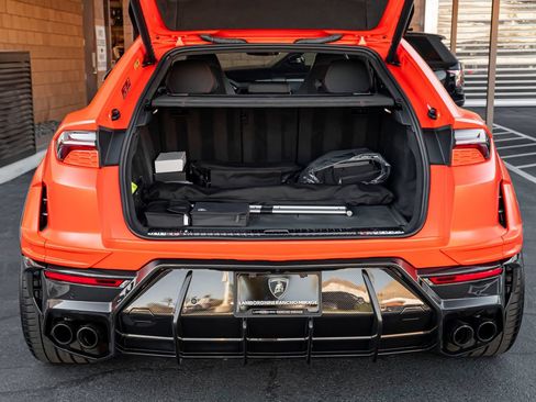 Used 2025 Lamborghini Urus SE AWD/4WD image 27