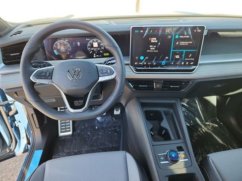 New 2026 Volkswagen Tiguan SE R-Line image 9