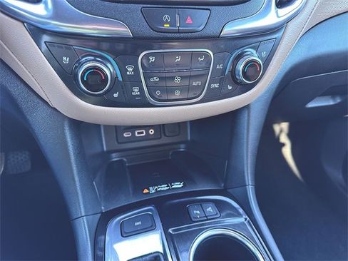 Used 2024 Chevrolet Equinox Premier image 18