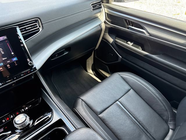 Used 2025 Jeep Wagoneer Series II AWD/4WD image 22