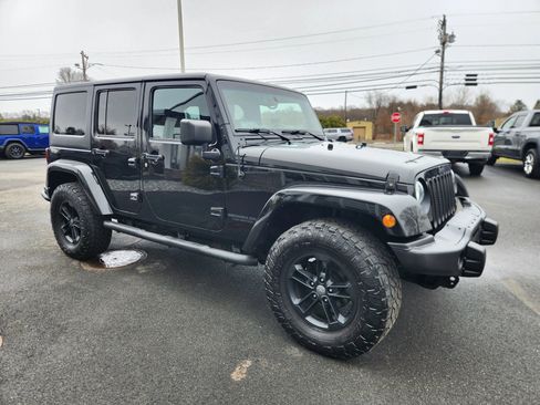 Used 2017 Jeep Wrangler Unlimited Sahara AWD/4WD image 25