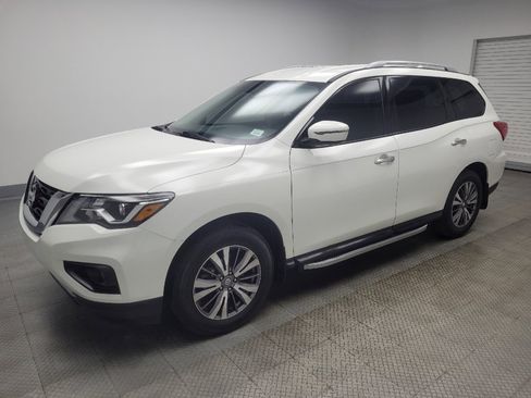 Used 2020 Nissan Pathfinder SV image 2