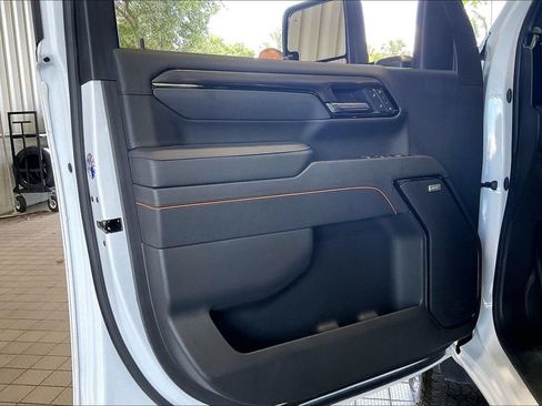 Used 2026 GMC Sierra 2500 AT4 AWD/4WD image 2