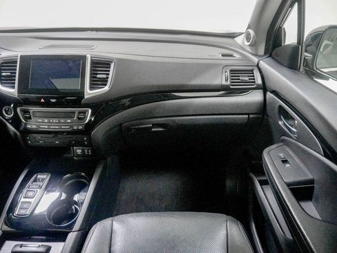 Used 2016 Honda Pilot Elite image 32