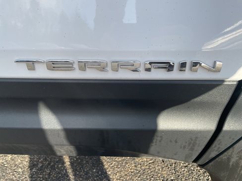 Used 2022 GMC Terrain SLE w/ Driver Convenience Package image 11