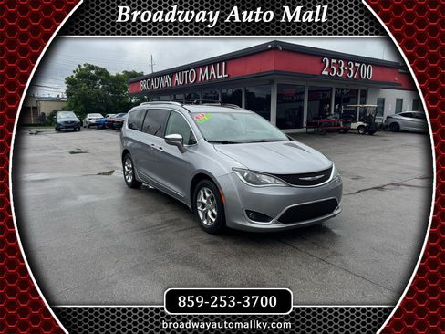 Used 2018 Chrysler Pacifica Limited FWD image 1