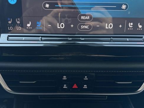 Used 2024 Volkswagen Atlas SE AWD/4WD image 61