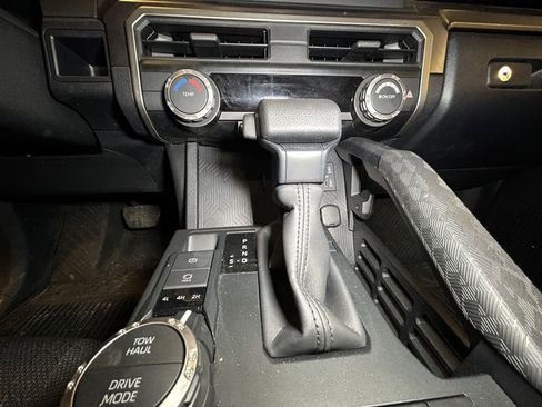 Used 2025 Toyota 4Runner SR5 AWD/4WD image 11
