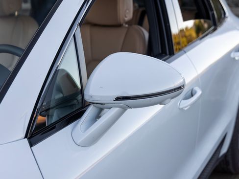 Certified 2023 Porsche Macan S image 17