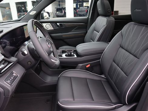 New 2026 Buick Enclave Avenir w/ Super Cruise Package image 18