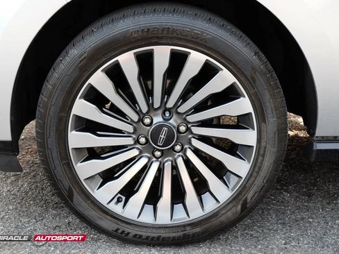Used 2018 Lincoln Navigator Reserve w/ Technology Package AWD/4WD image 13