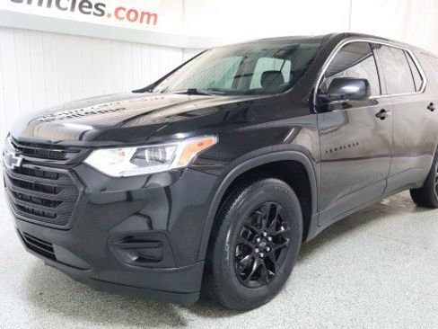Used 2020 Chevrolet Traverse LS w/ LPO, Blackout Package AWD/4WD image 2