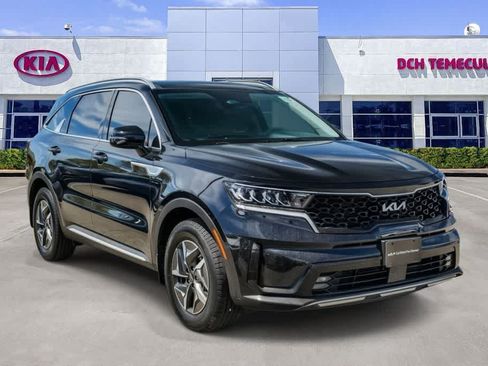 Certified 2023 Kia Sorento EX w/ Panoramic Sunroof Package FWD image 3