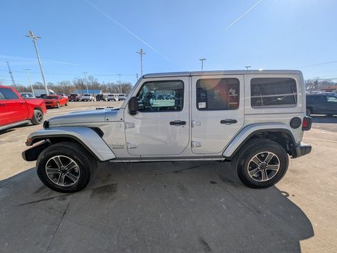 Used 2023 Jeep Wrangler Sahara image 7
