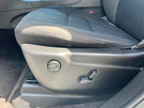 Used 2019 Jeep Grand Cherokee Laredo AWD/4WD image 11