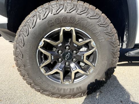 New 2025 Chevrolet Colorado ZR2 w/ Off-Road Front Bumper Package image 15