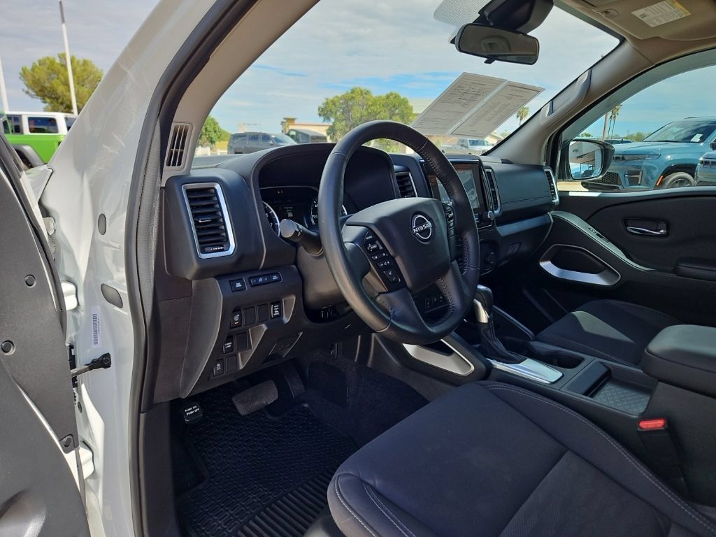 Used 2024 Nissan Frontier SV w/ SV Convenience Package RWD image 13