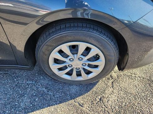 Used 2024 Kia Forte LX image 6