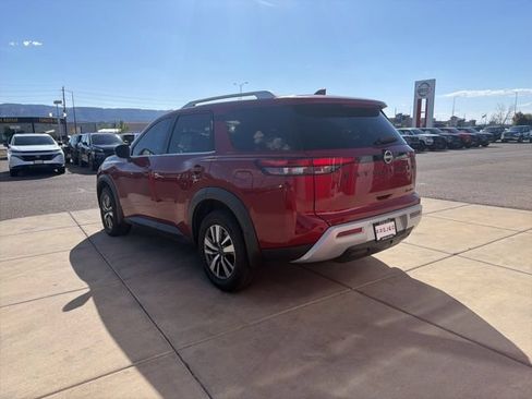 Used 2023 Nissan Pathfinder SL w/ SL Black Package AWD/4WD image 3
