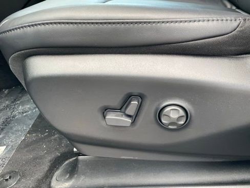 New 2026 Chrysler Pacifica Select FWD image 17